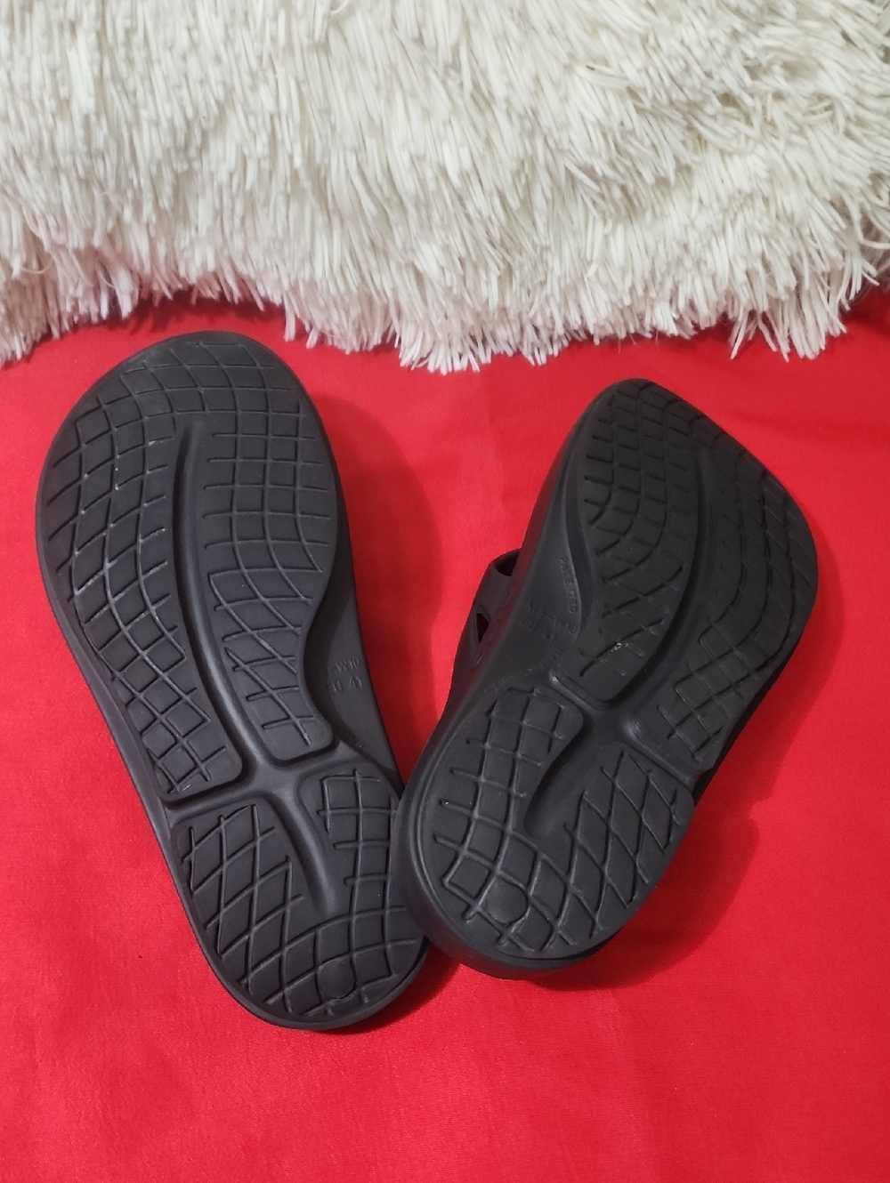 OOFOS Black Unisex Recovery Flip Flops - Picture 8 of 11